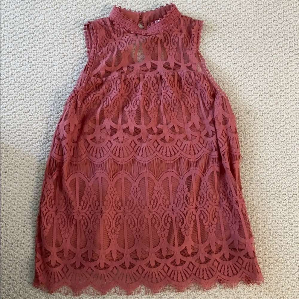 Small pink lace tank
